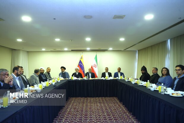 نشست رئیس مجلس شورای اسلامی با نمایندگان ادیان توحیدی