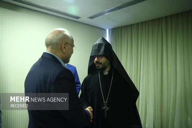 نشست رئیس مجلس شورای اسلامی با نمایندگان ادیان توحیدی