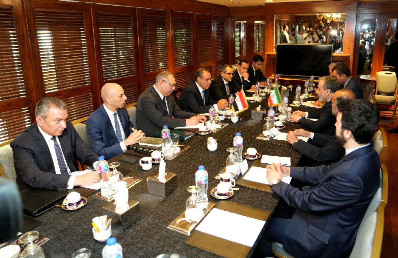 وزير الخارجية الايراني يلتقي نظيره المصري في القاهرة