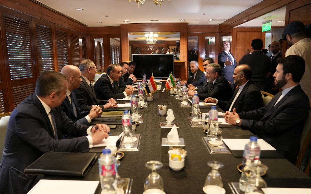 وزير الخارجية الايراني يلتقي نظيره المصري في القاهرة