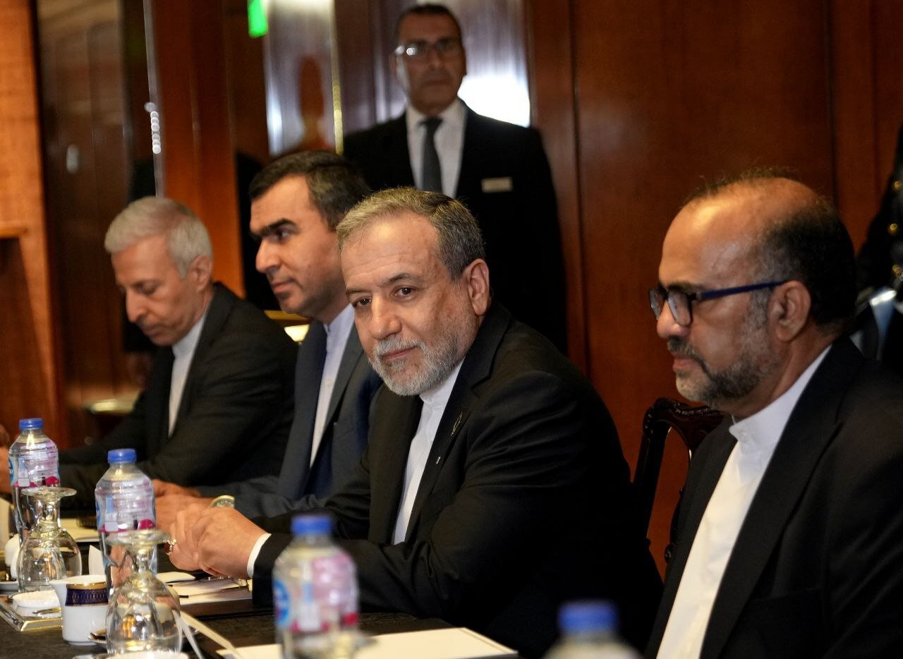 وزير الخارجية الايراني يلتقي نظيره المصري في القاهرة