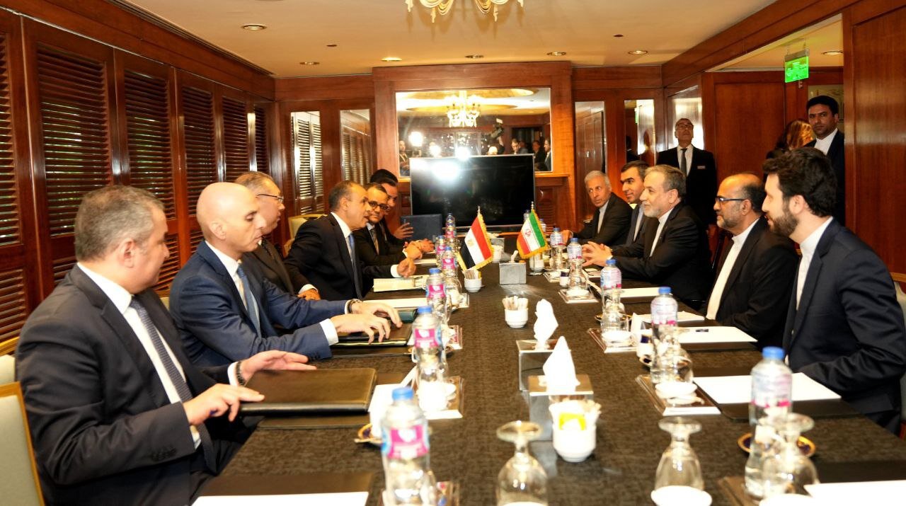 وزير الخارجية الايراني يلتقي نظيره المصري في القاهرة