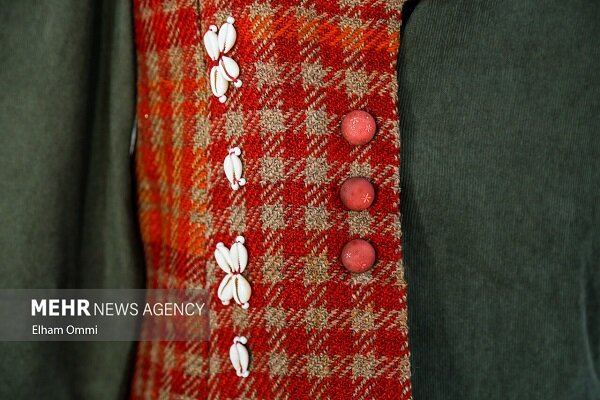 استقبال بیحجابها از لباسهای بلند؛ اعتراض مردم به روسری ۵ میلیونی! استقبال بیحجابها از لباسهای بلند؛ اعتراض مردم به روسری ۵ میلیونی!