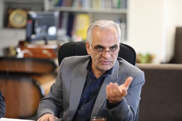 اهدای بسته‌های لوازم‌التحریر به ارزش ۱۰ میلیارد به دانش‌آموزان نیازمند