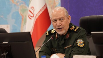 سرلشکر صفوی: رهبری امام و آیت‌الله خامنه‌ای دو جلوه از  زعامت الهی است