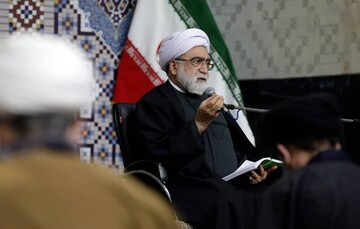 حفظ مکتب امام (ره) ضامن پویایی انقلاب و چراغ راه آینده کشور است