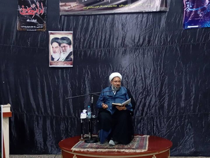 مقام معظم رهبری مایه عزت مسلمانان است مقام معظم رهبری مایه عزت مسلمانان است