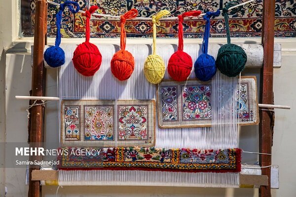 افتتاح نخستین کارگاه آموزش قالیبافی در شهرستان هامون