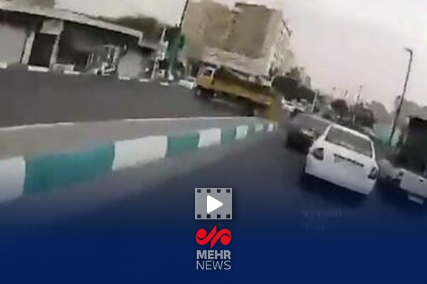 تعقیب‌وگریز دیدنی پلیس با سارقان در بزرگراه شهید آوینی