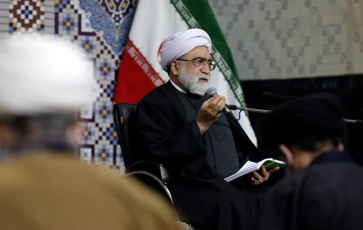 حفظ مکتب امام (ره) ضامن پویایی انقلاب و چراغ راه آینده کشور است
