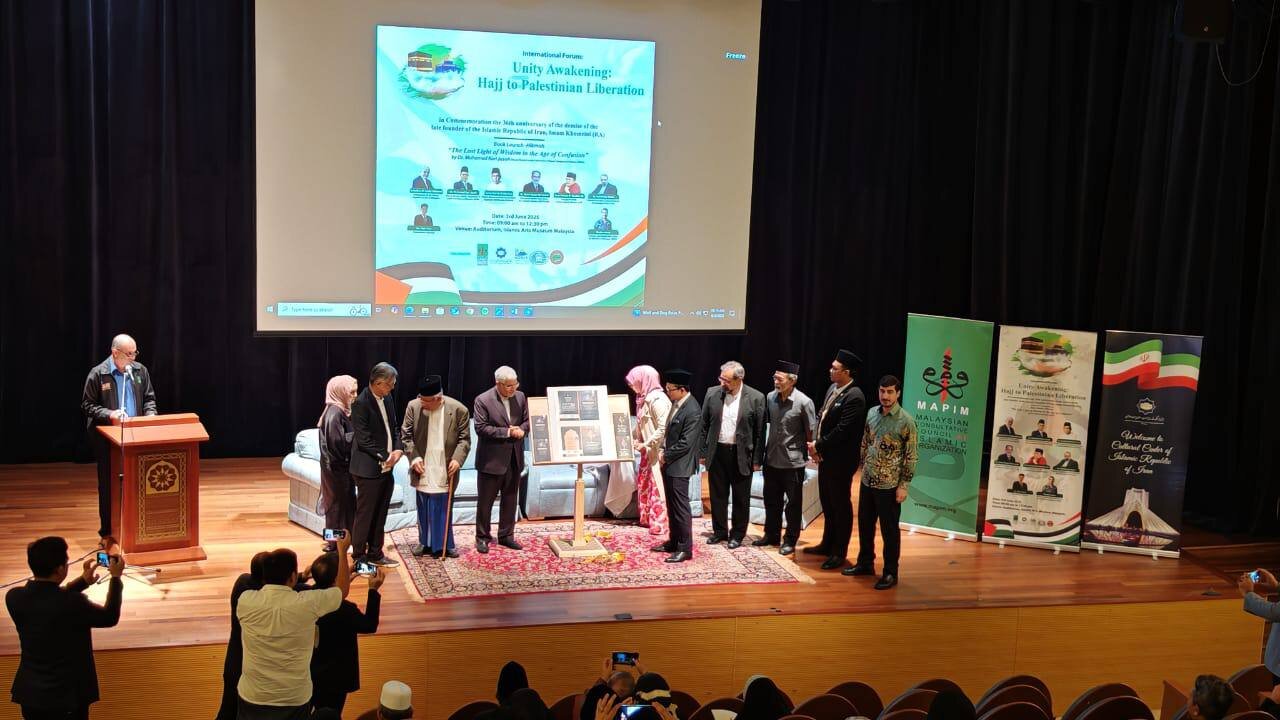 امام خمینی حج را عبادتی می دانستند که باید در آن وحدت، به نمایش درآید