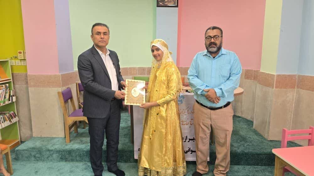 برگزیدگان استانی جشنواره کتابخوانی رضوی در گناوه تجلیل شدند