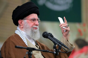 قومی آزادی یا استقلال کا مطلب یہ ہے کہ ملک امریکہ کی سبز یا سرخ بتی کا انتظار نہ کرے، رہبر معظم