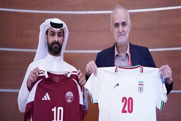 پیراهن سفید برای تیم ملی ایران و عنابی برای قطر
