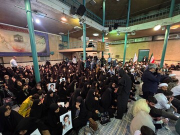 تجدید میثاق جمعی از جوانان با آرمان‌های امام خمینی