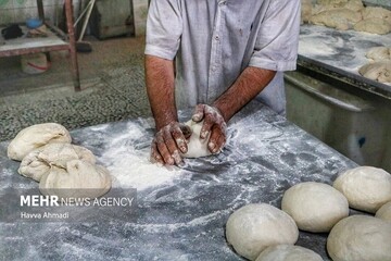 برخی نانوایی‌های زنجان دو و سه شیفته شدند