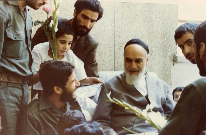 امام خمینی (ره) به جوانان ایران هویت بخشید