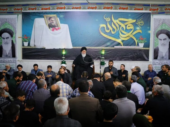 استمرار حیات فکری امام خمینی (ره) نتیجه رهبری حکیمانه و ایمان مردم است