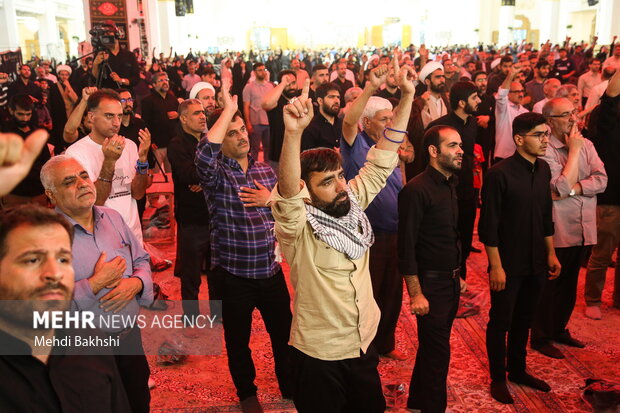 اجتماع لبیک یا حسین(ع) در حرم حضرت معصومه (س)
