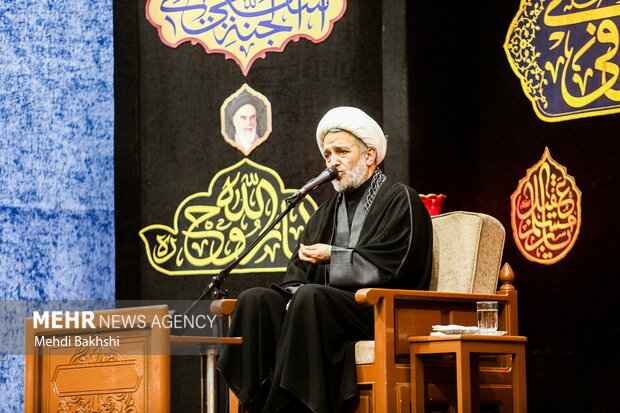 نگاه امام خمبنی(ره) به قیام نگاهی الهی و از سر تکلیف بود