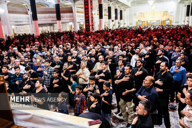 اجتماع لبیک یا حسین(ع) در حرم حضرت معصومه (س)