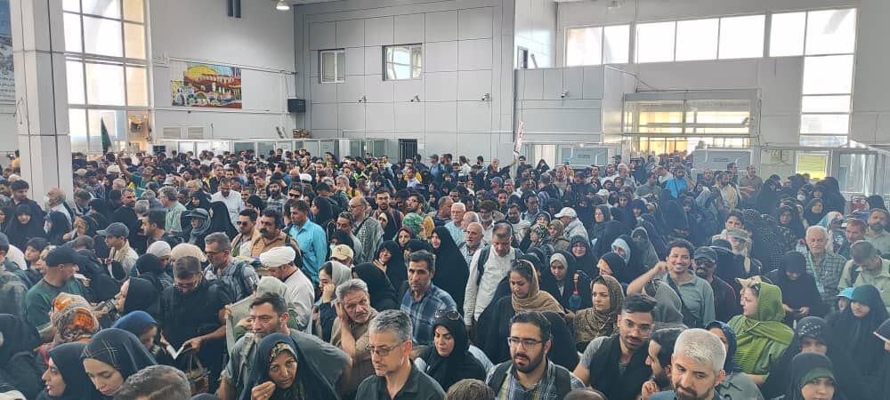 تردد بیش از ۲۴ هزار مسافر از مرز مهران در آستانه روز عرفه+تصاویر