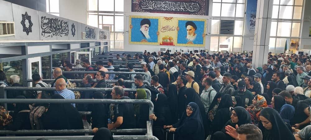 تردد بیش از ۲۴ هزار مسافر از مرز مهران در آستانه روز عرفه+تصاویر