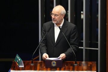 ABD, İran’ın zenginleştirme konusundaki doğal hakkını inkâr etmeye çalışmakta