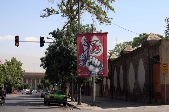 اکران تصاویری به مناسبت سالروز قیام ۱۵ خرداد با محوریت بیانات امام