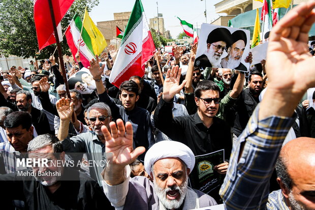 Pakistan'da İran'a destek gösterisi düzenlendi Pakistan'da İran'a destek gösterisi düzenlendi