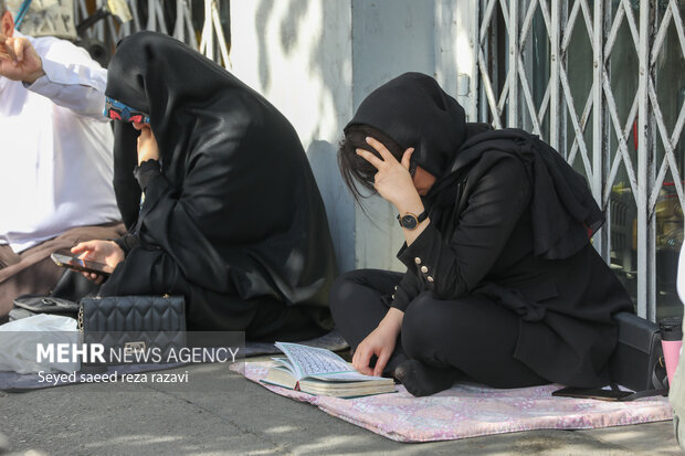 مراسم دعای عرفه در حسینیه صنف لباس فروش‌های تهران
