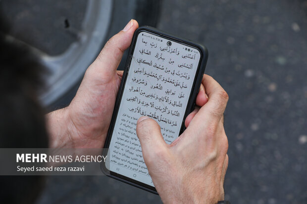 مراسم دعای عرفه در حسینیه صنف لباس فروش‌های تهران