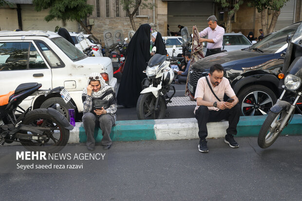 مراسم دعای عرفه در حسینیه صنف لباس فروش‌های تهران