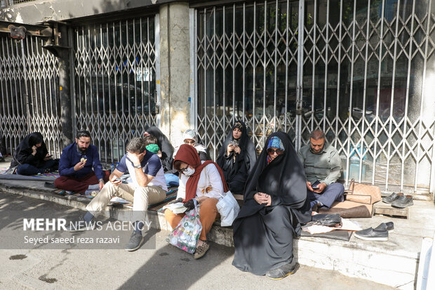 مراسم دعای عرفه در حسینیه صنف لباس فروش‌های تهران
