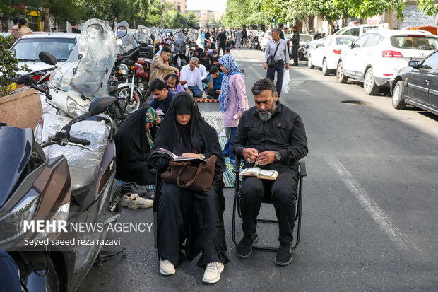 مراسم دعای عرفه در حسینیه صنف لباس فروش‌های تهران