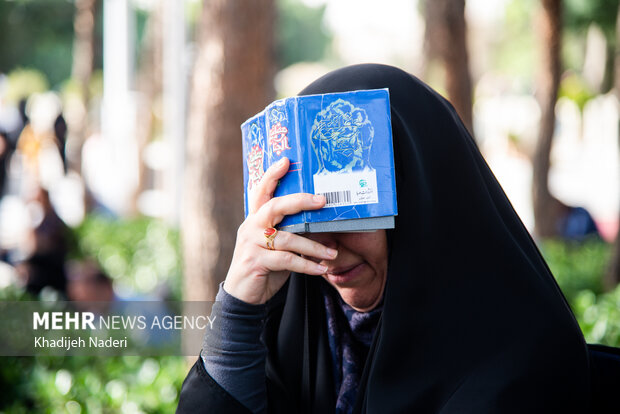 «دعای عرفه» گلستان شهدای اصفهان