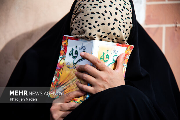 «دعای عرفه» گلستان شهدای اصفهان