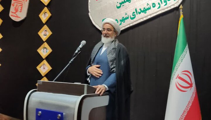 رسالت فرهنگیان در معرفی شهدا به جوانان؛ شهیدان نماد عزت ملیاند