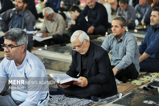مراسم پر فیض دعای عرفه در گلزار شهدای وادی رحمت تبریز