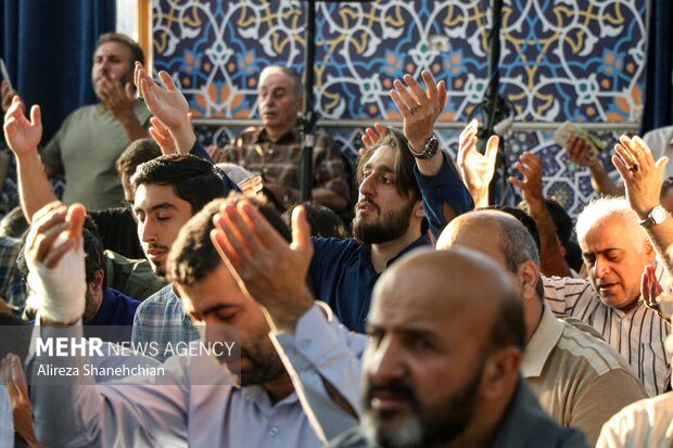 دعای عرفه در حرم مطهر حضرت فاطمه اخری (س) رشت