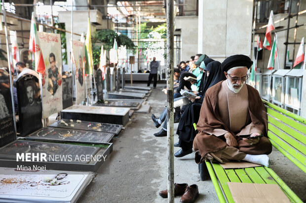 مراسم پر فیض دعای عرفه در گلزار شهدای وادی رحمت تبریز