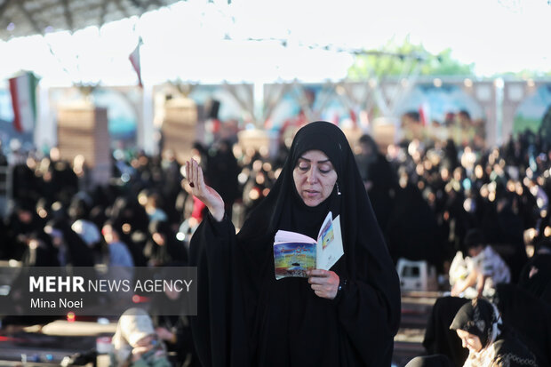 مراسم پر فیض دعای عرفه در گلزار شهدای وادی رحمت تبریز