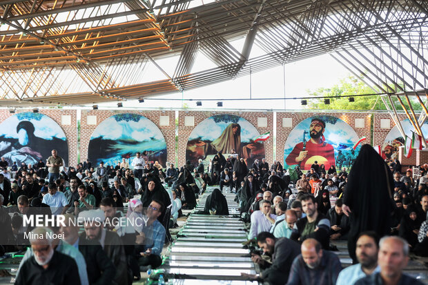 مراسم پر فیض دعای عرفه در گلزار شهدای وادی رحمت تبریز