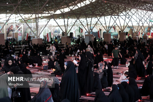 مراسم پر فیض دعای عرفه در گلزار شهدای وادی رحمت تبریز