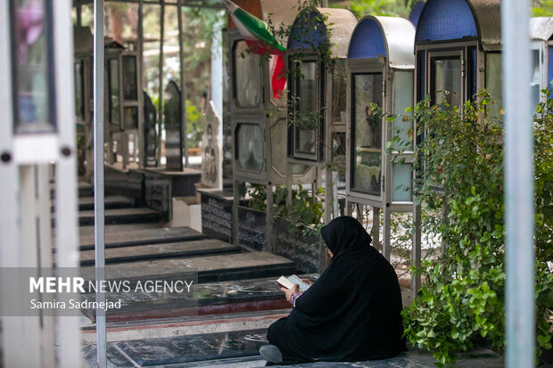 مراسم دعای عرفه در گلزارشهدای بهشت زهرا تهران