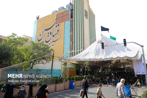 مراسم قرائت دعای عرفه در هیئت عشاق‌الحسین(ع) تهران