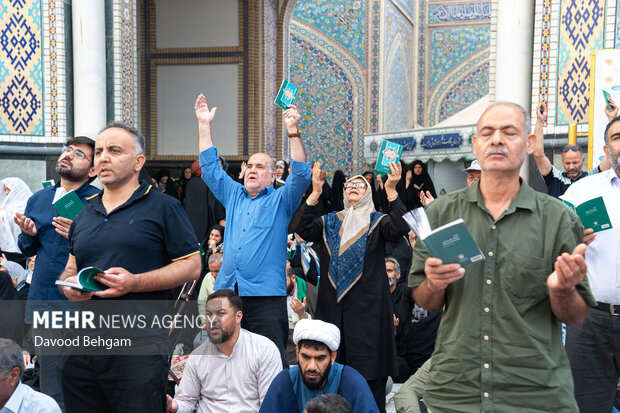 مراسم قرائت دعای عرفه در حرم مطهر امام رضا (ع)