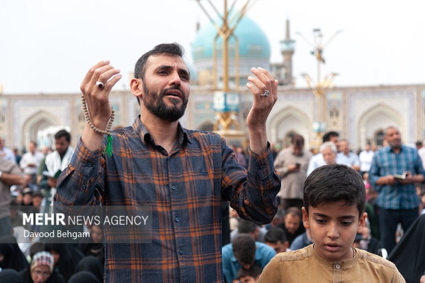 مراسم قرائت دعای عرفه در حرم مطهر امام رضا (ع)