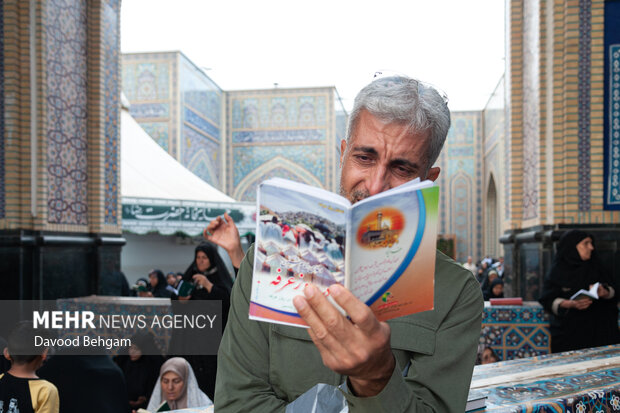مراسم قرائت دعای عرفه در حرم مطهر امام رضا (ع)