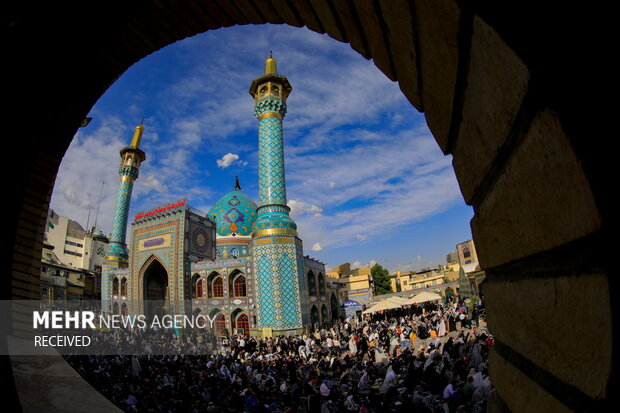 مراسم دعای عرفه در امام‌زاده صالح (ع) تهران